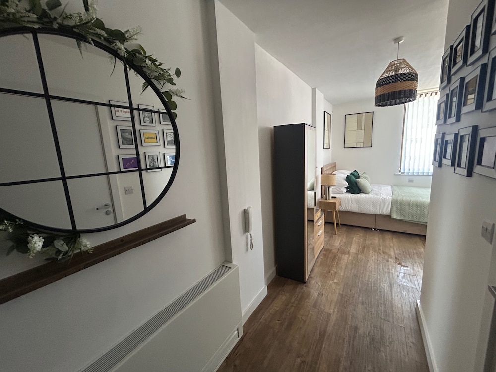 Liverpool City Center Apartment With Views