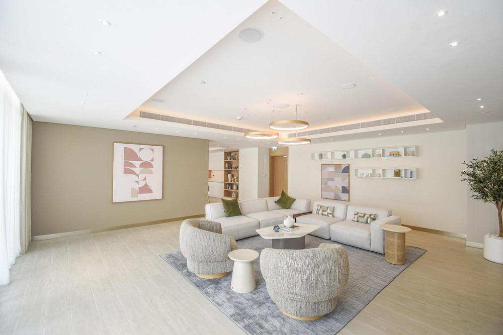 Luxury Sea View Living on Emaar Beachfront