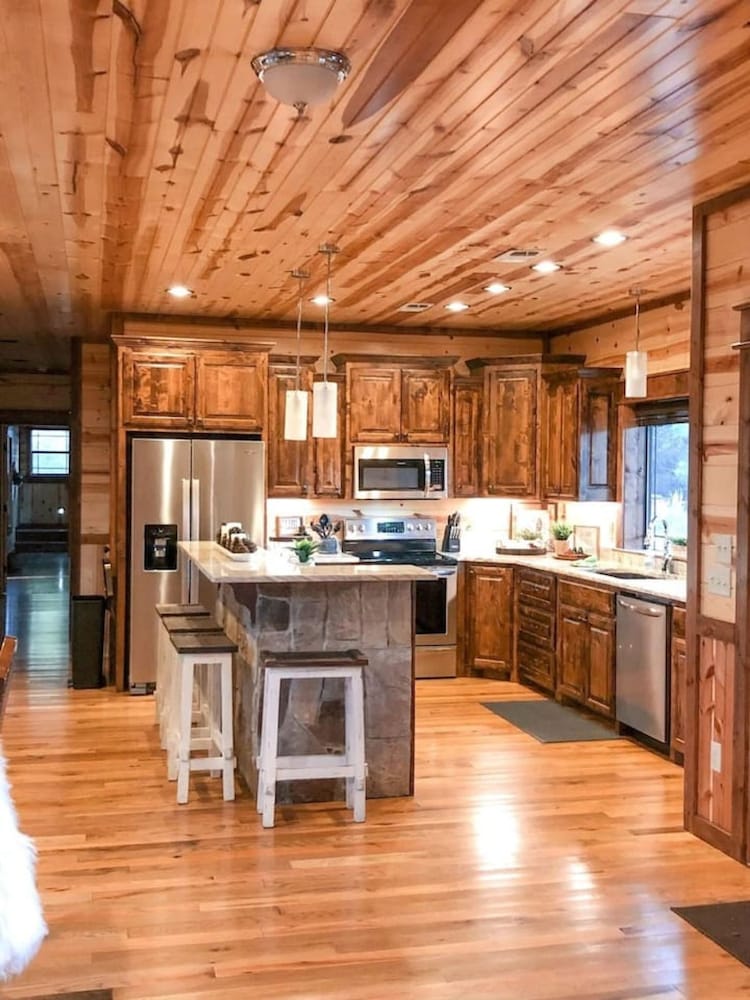 Stone Mountain Lodge Luxurious Rustic Retreat