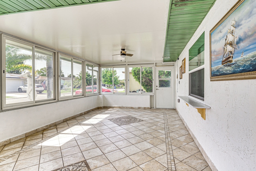 6 Mi to Hudson Beach: Port Richey Home w/ Patio!