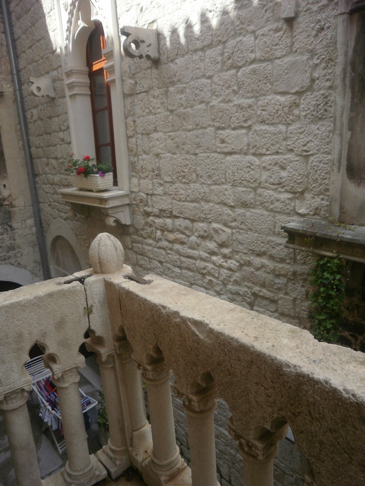 Photo 32