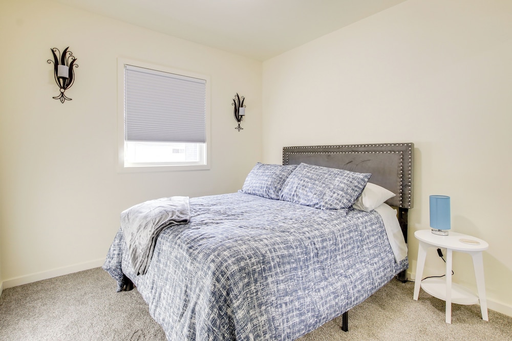 2 Mi to Lincoln Park Zoo: Family-friendly Home