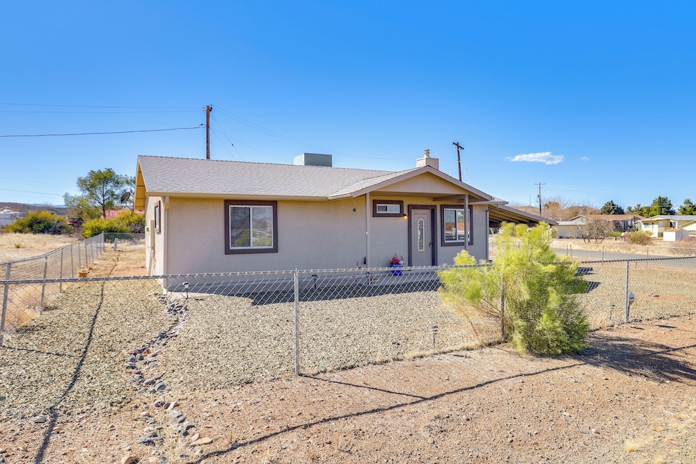 4 Mi to Arcosanti: Dark Sky Retreat in Mayer!