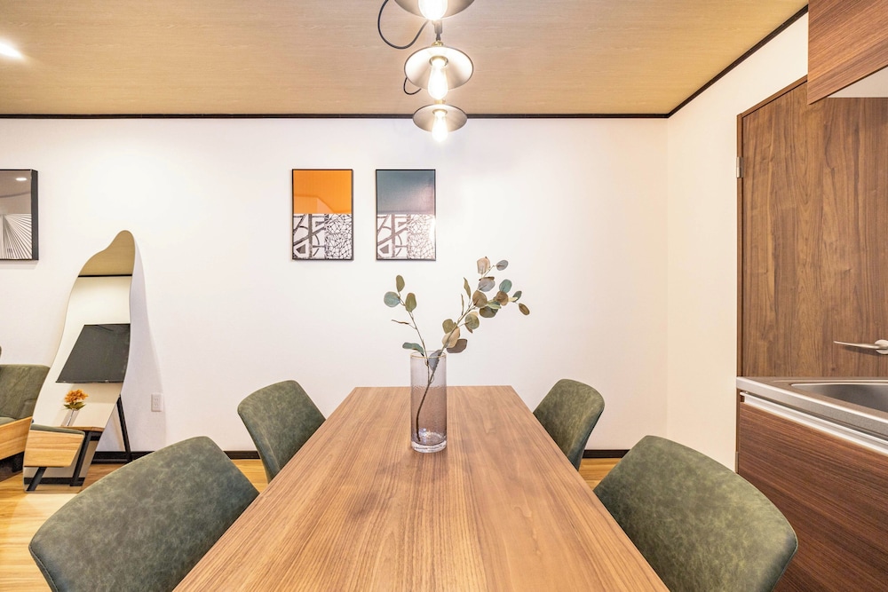 HT HOUSE