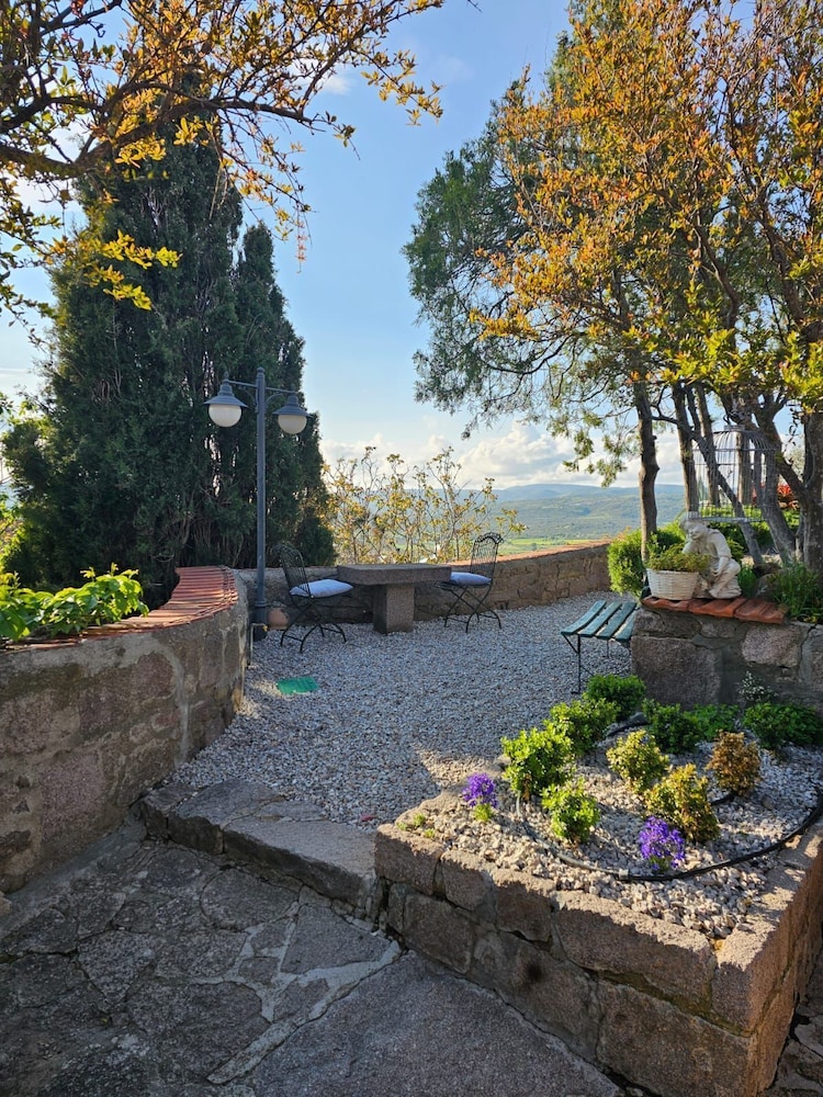 Assos Nar Konak