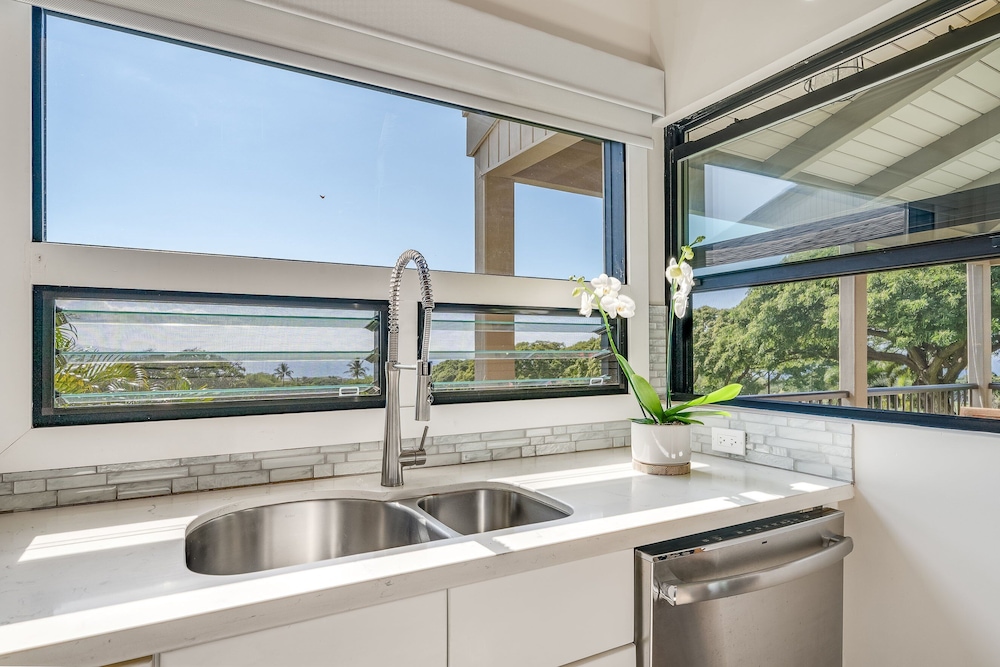 Extraordinary Molokini Views, Spectacular Renovation, New Split AC, Ocean Views!