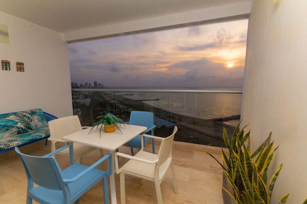 Condominio exclusivo nuevo frente al mar