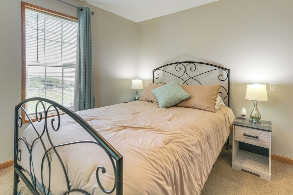 Lake & Lighthouse Views: Inviting Port Hope Home!