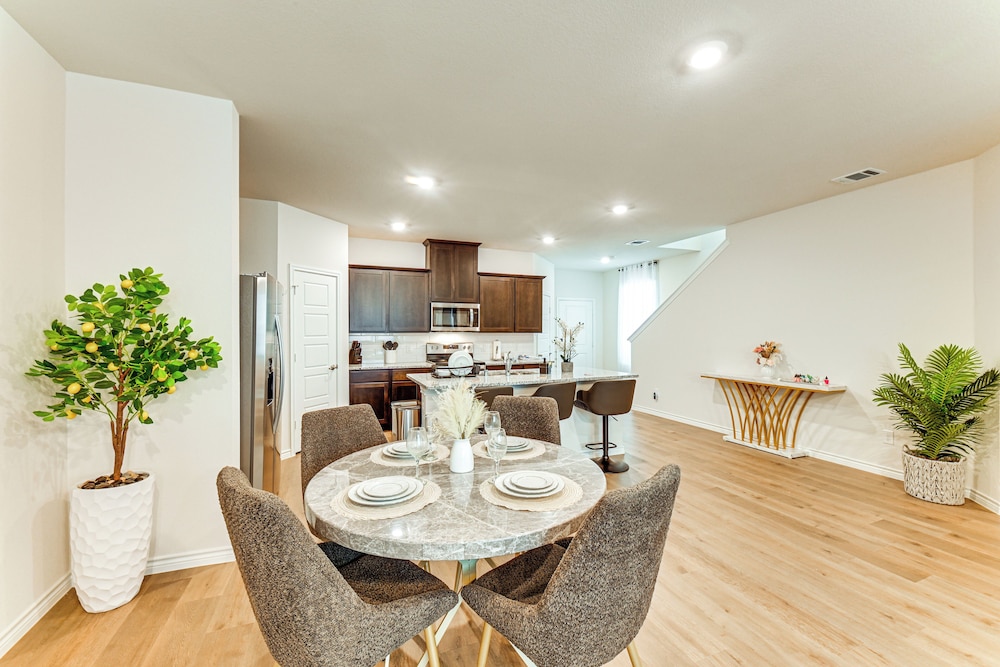12 Mi to Dtwn Mckinney: Modern Gem w/ Patio & Yard