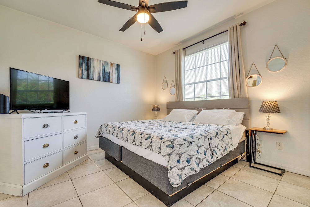 Pool Access: Family-friendly Poinciana Condo!