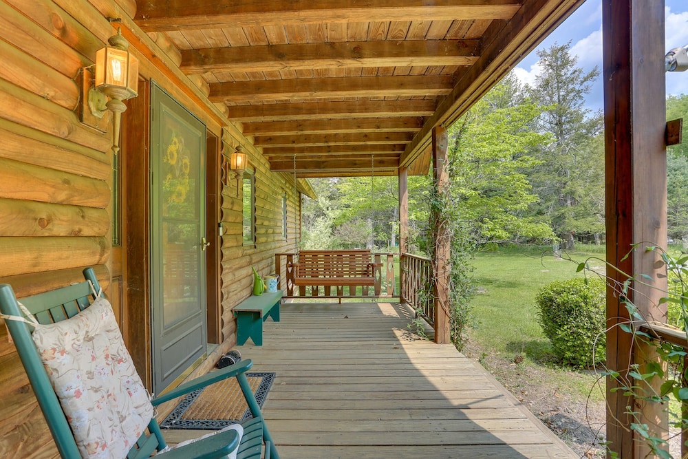 Pocono Dog-Friendly Home on River
