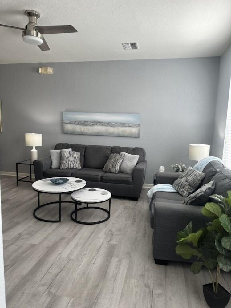 Vista Cay Luxury Serenity. 2 Bedroom Townhouse by RedAwning