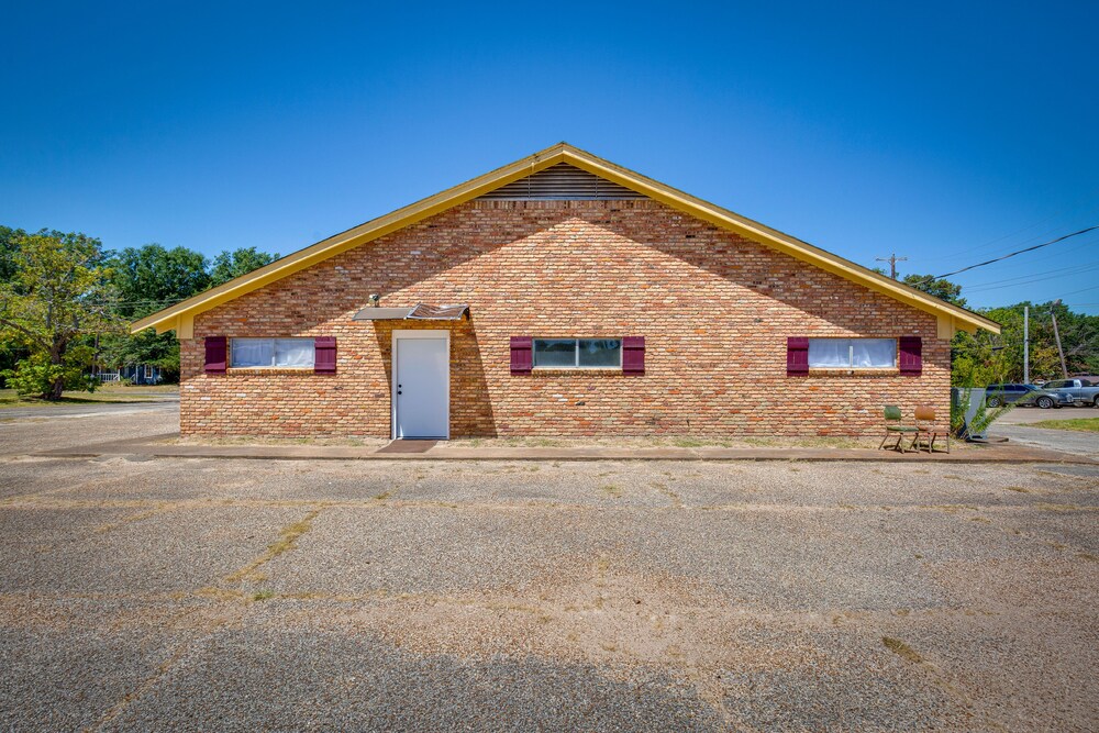 Family Overton Vacation Rental ~ 21 Mi to Tyler! view 5