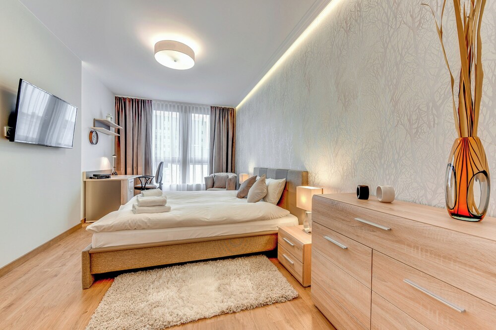 Aura - Riverside & Parking by Downtown Apartments