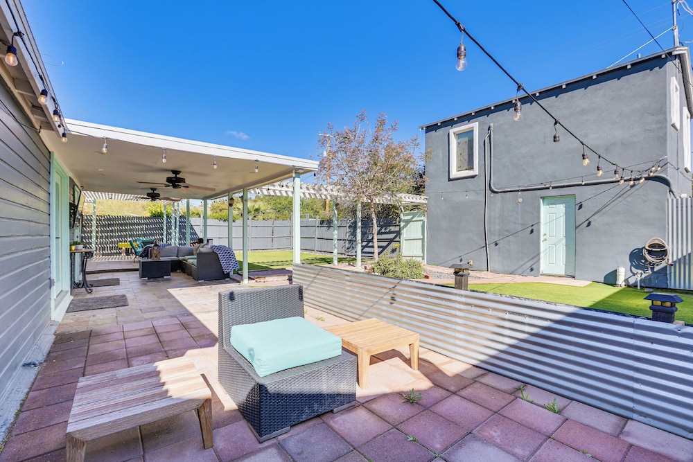 Bar & Fire Pit: Pet-friendly Phoenix 'La Casita'