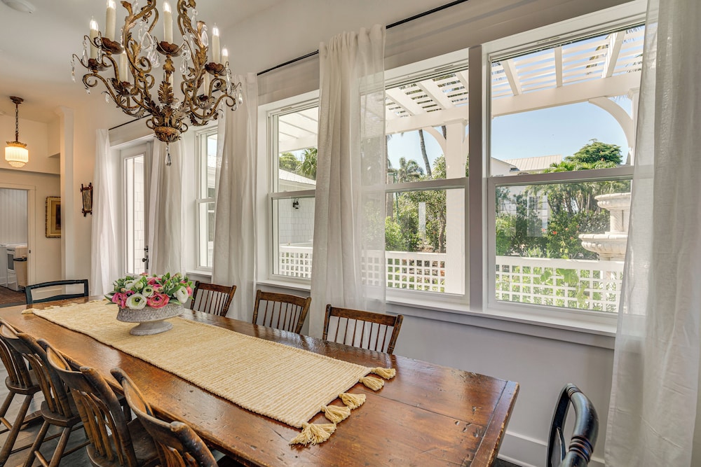Luxe Pine Island Living: Historic Old Florida Gem!