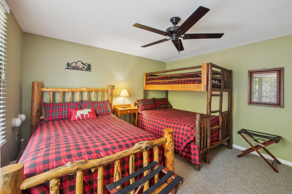 Hullabaloo 23E - Upgrade End Unit With Mountain Views 2 Bedroom Townhouse by The Summit at Gore Mountain