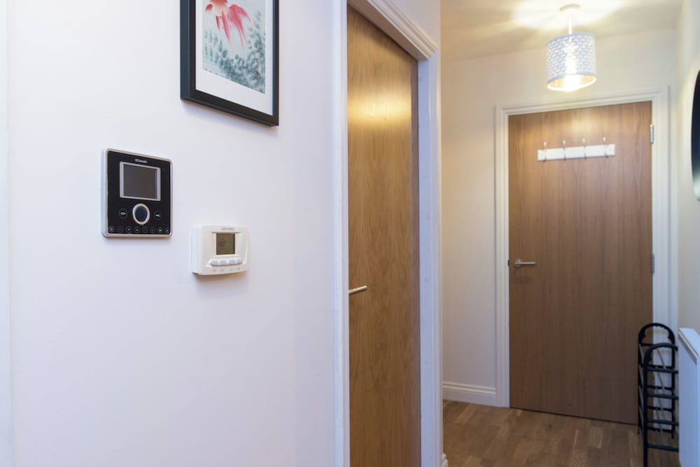 Apt - Sleeps 6 - Pets Ok - Parking