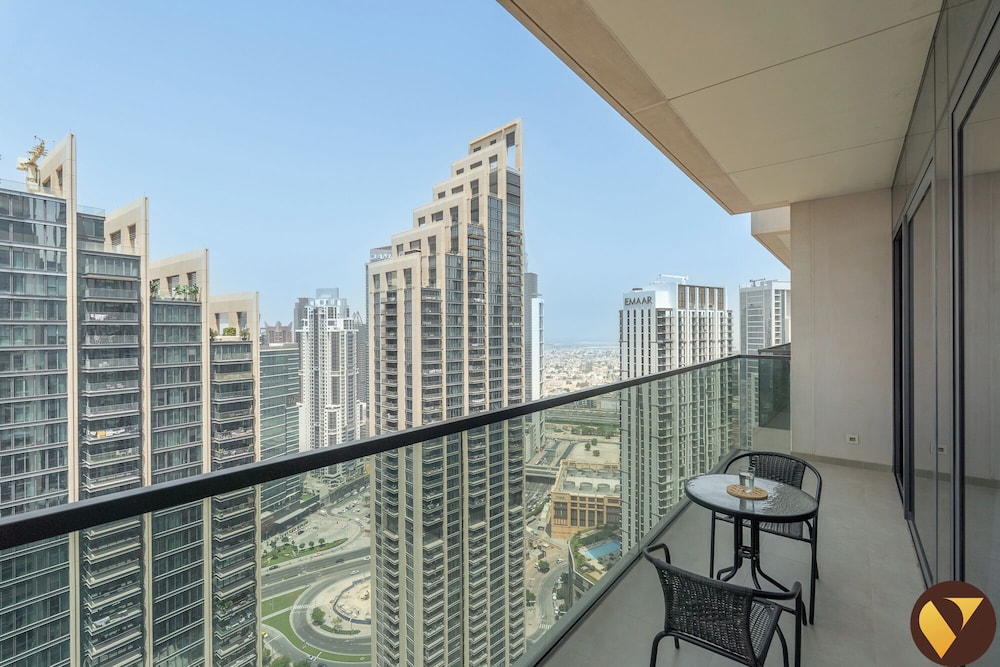 Luxury 2BR in ACT 1 Near Dubai Mall