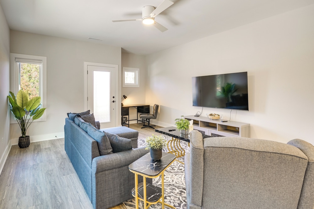 2 Mi to Duke University: Townhome in Durham!