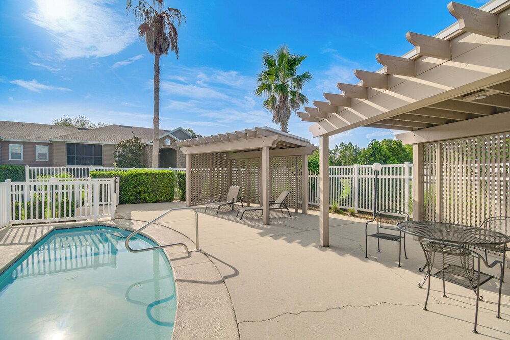 3 Mi to Owa: Modern Condo w/ Resort Pool!