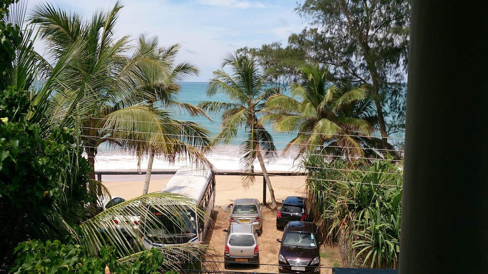 Gayana Hotel