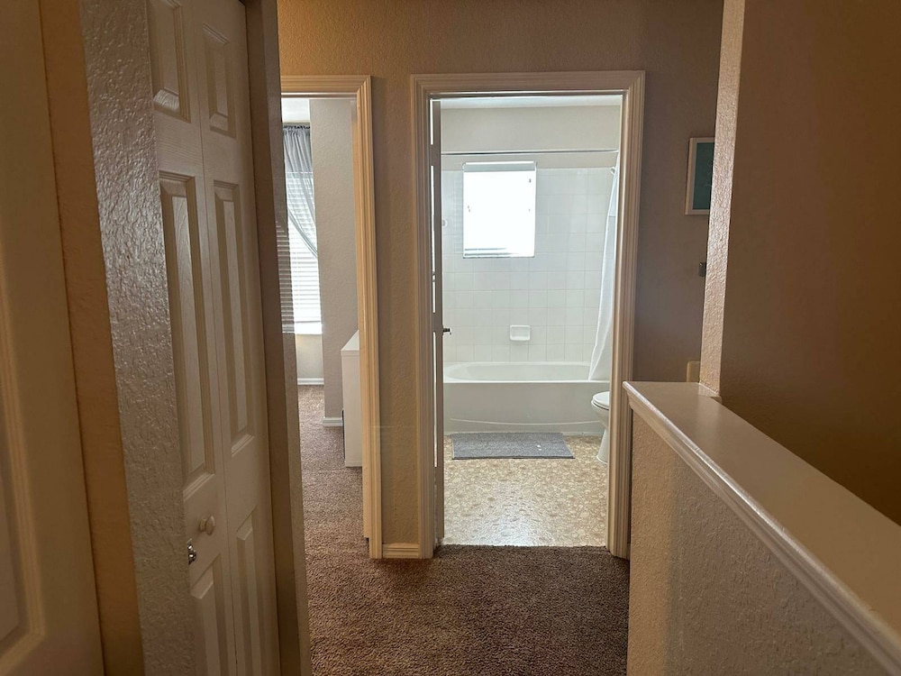 Charming Townhouse Near Disney