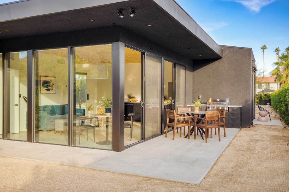 Blackhaus B : 4 Bedroom Suite by Avantstay 4-rooms