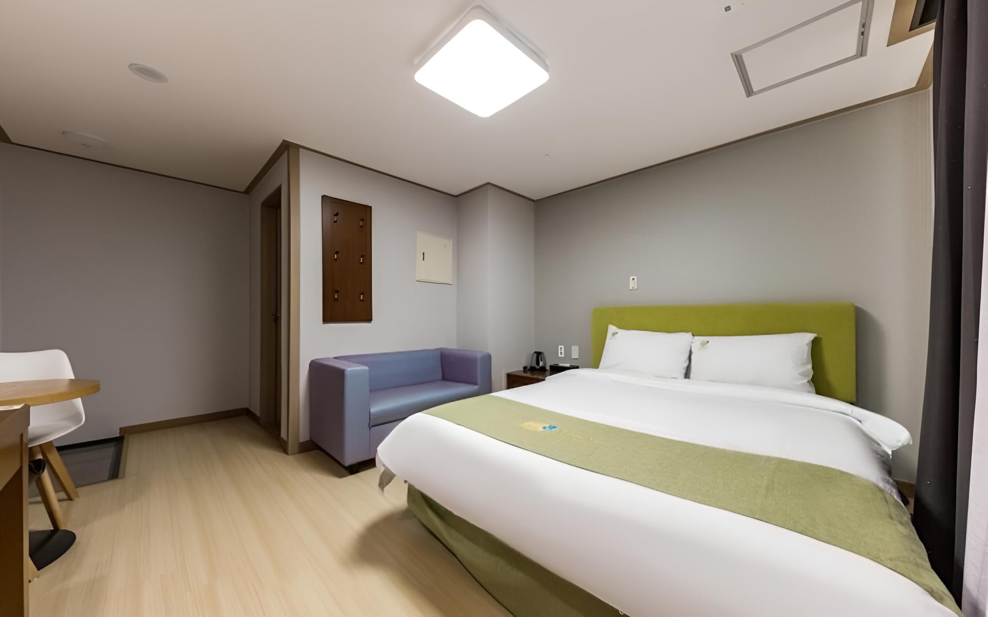 Mud Beach Hotel