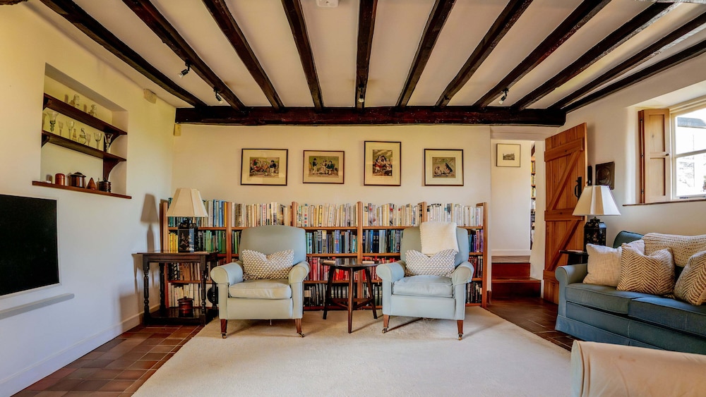 4Bed Thatched Cottage in Oxfordshire