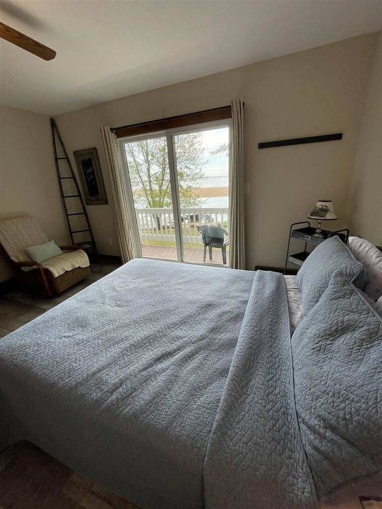 Camp Sandbar Limit 12 4 Bedroom Home by RedAwning view 4