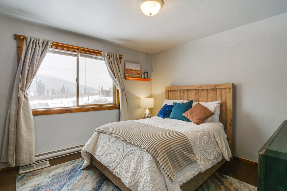Peaceful Alma Cabin Rental: 13 Mi to Breckenridge! view 2