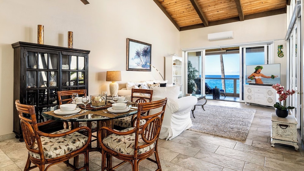 Oceanfront Penthouse With Sunset Views, A/C and Wraparound Lanai! - Vrkcv