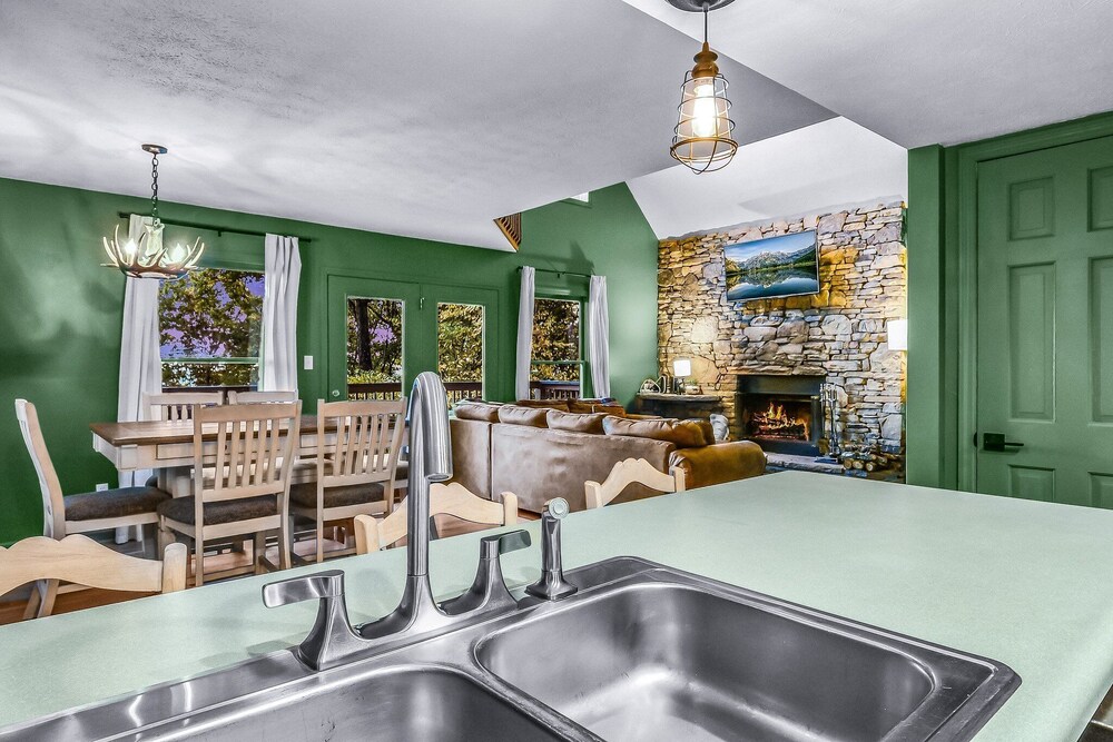 Smoky Mountain Bliss 2 Bedroom Cabin