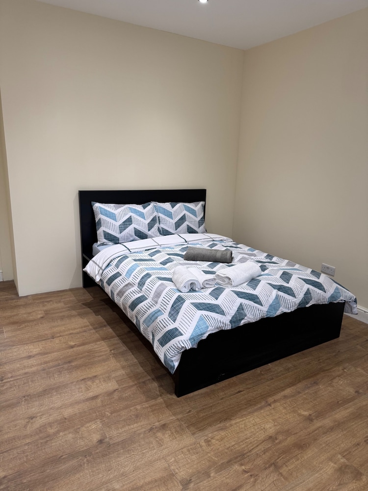 Close Central London 2 bed Flat Sleeps 4