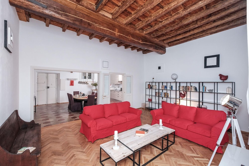 Regal Home in Trastevere