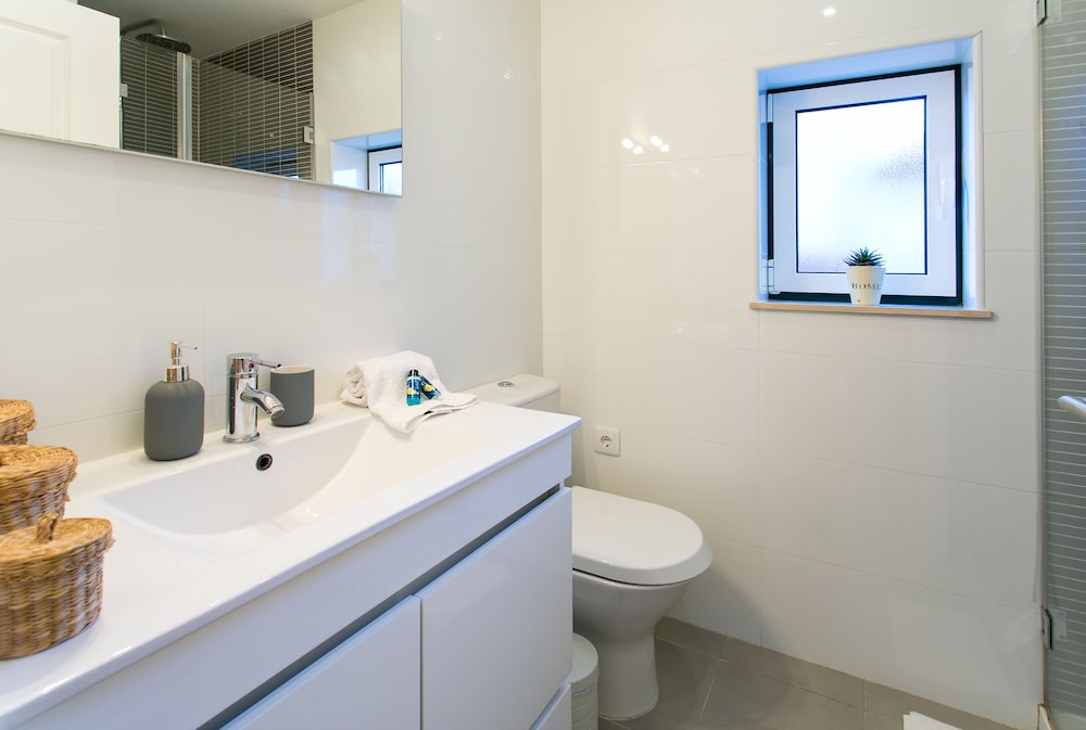 JOIVY Cosy 1-bed flat w/balcony in Alfama, moments from the Port