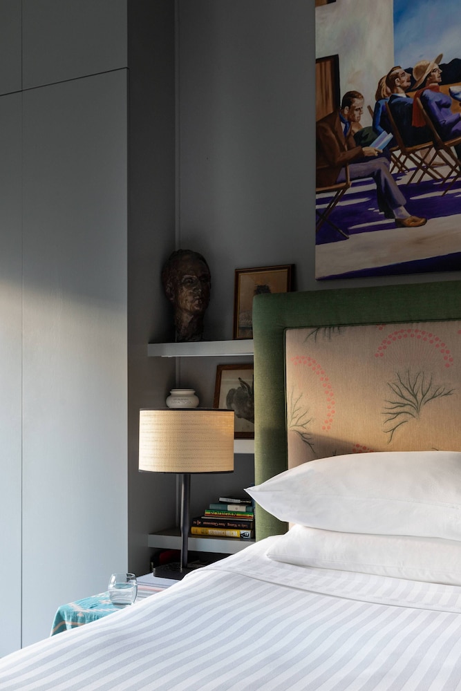 Chelsea Embankment III by Onefinestay