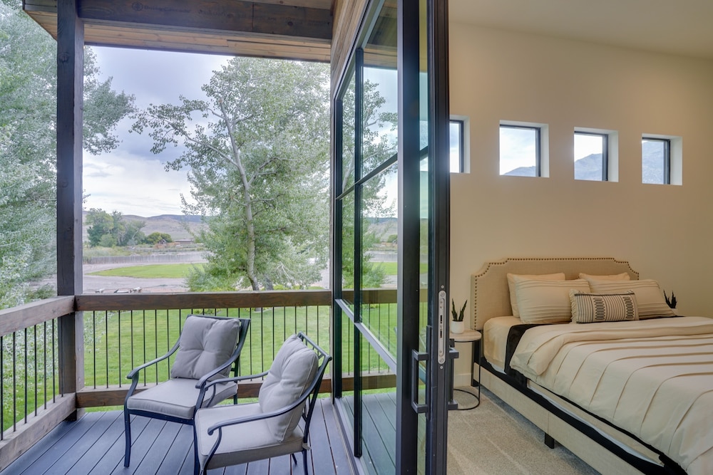 Richfield Vacations - Chic Utah Getaway w/ Fireplace, Sauna  2 Decks! - Property Image 4