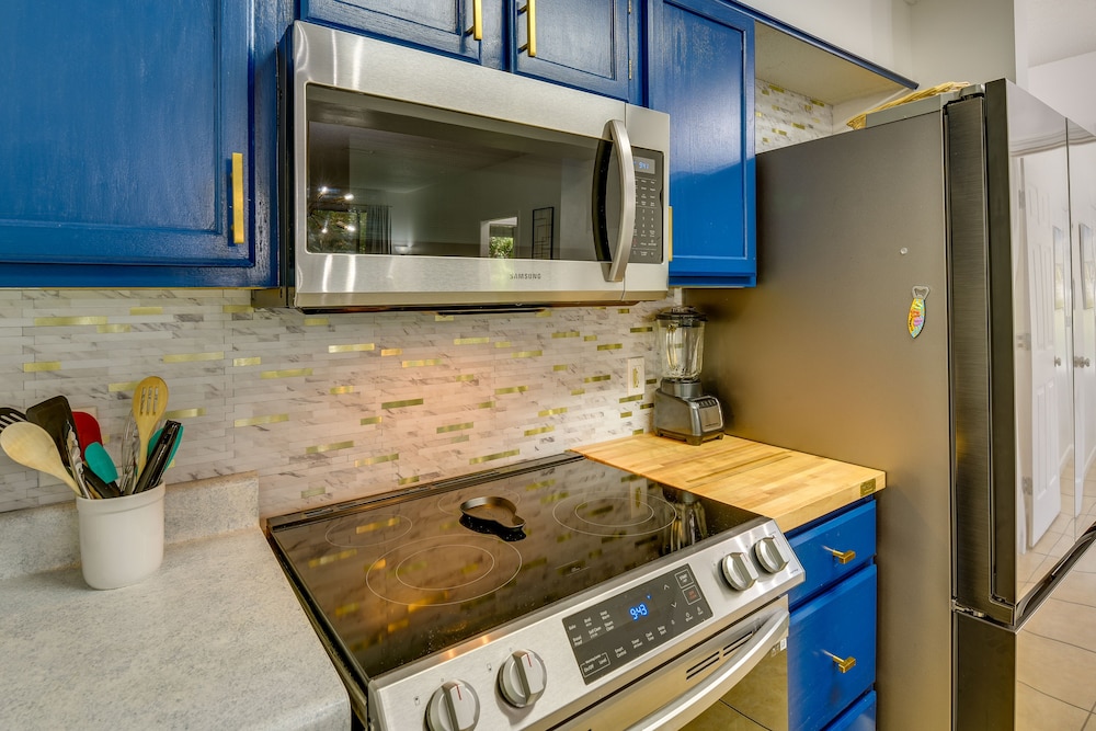 Prime Miramar Beach Getaway w/ Pool Access!
