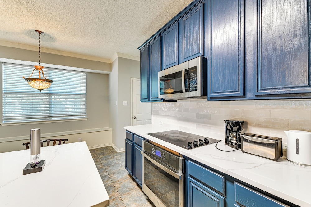 DFW Sports Hub: Home w/ Pool & Hot Tub in Frisco!