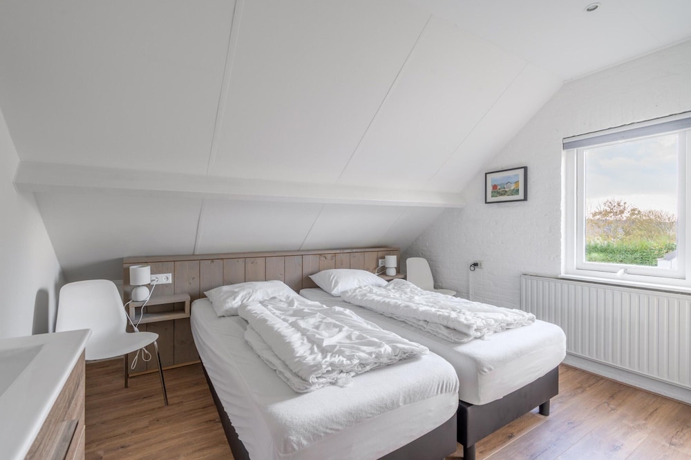 Modernly Furnished Holiday Home for 6 People