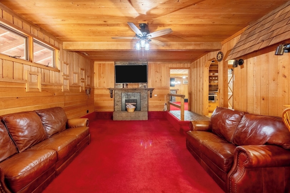 Pet-friendly 3BR Lake House Firepit & Pier