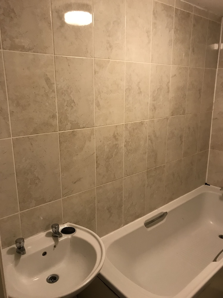 Rooms at 5 Hammersmith Road - Hostel