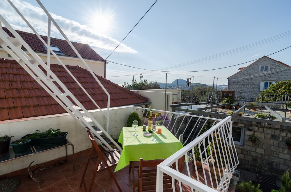 Guest House White Wave