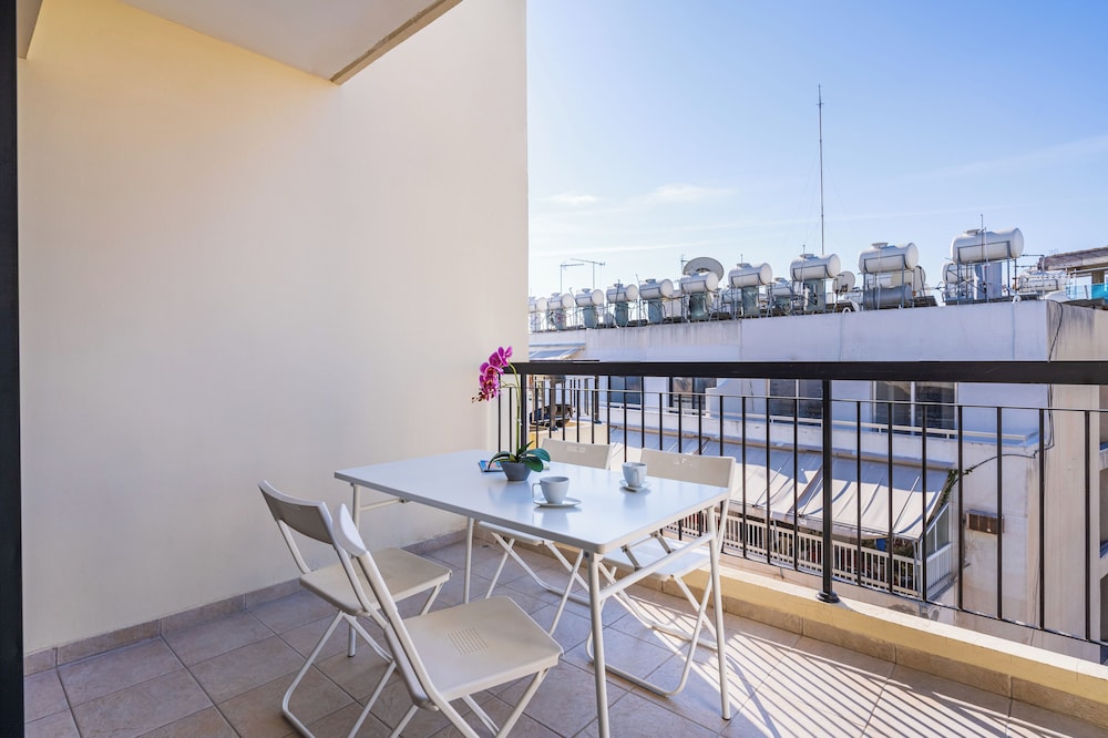 Glade - 1 BR Apt. & Balcony in Larnaca