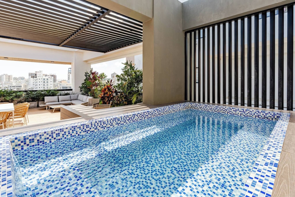 Luxurious Santo Domingo Apartment in Heart of the City, Wifi, Pool, Parking Free