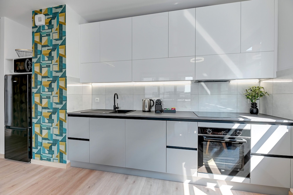 Doki Living - Foodhall & Parking by Downtown Apartments