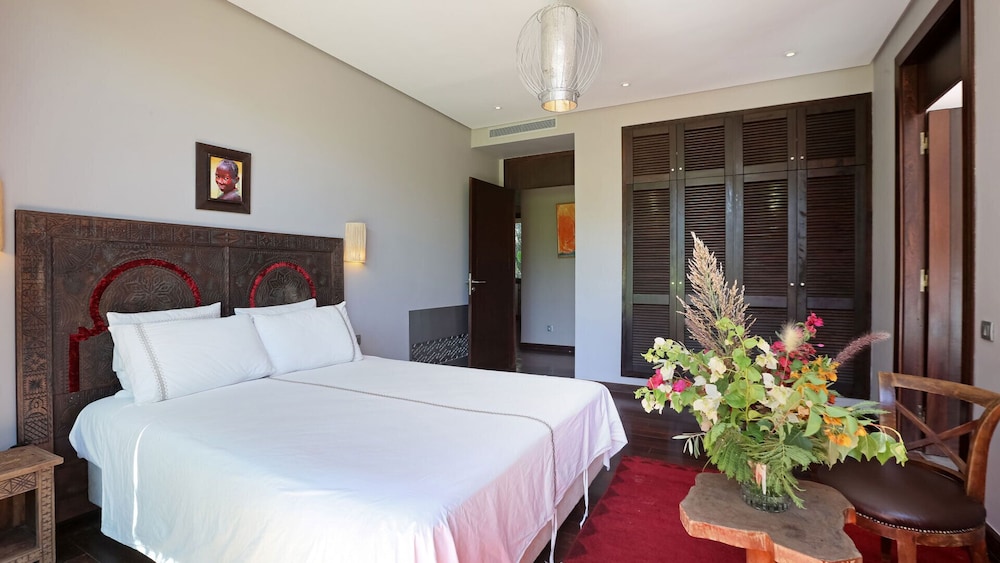 Superb Estate Private Pool, Tennis Court, Sauna, Hammam - by Feelluxuryhlidays view 2