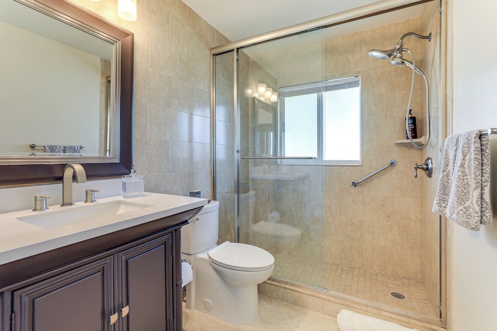 Poolside Oasis 6 Mi to Beaches: Sarasota Hideaway!